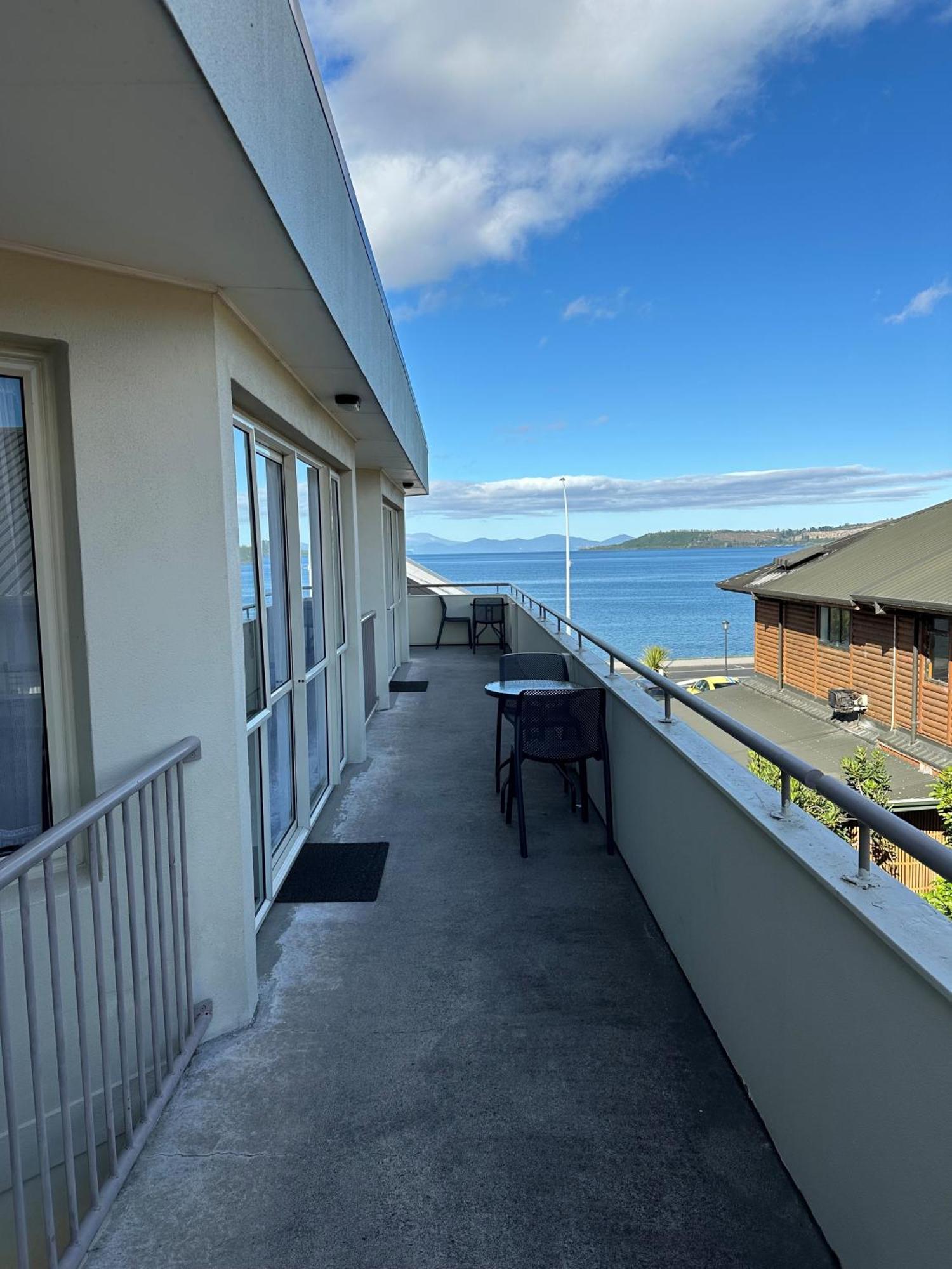 Baycourt Lakefront Motel Lago Lago Taupo Exterior foto