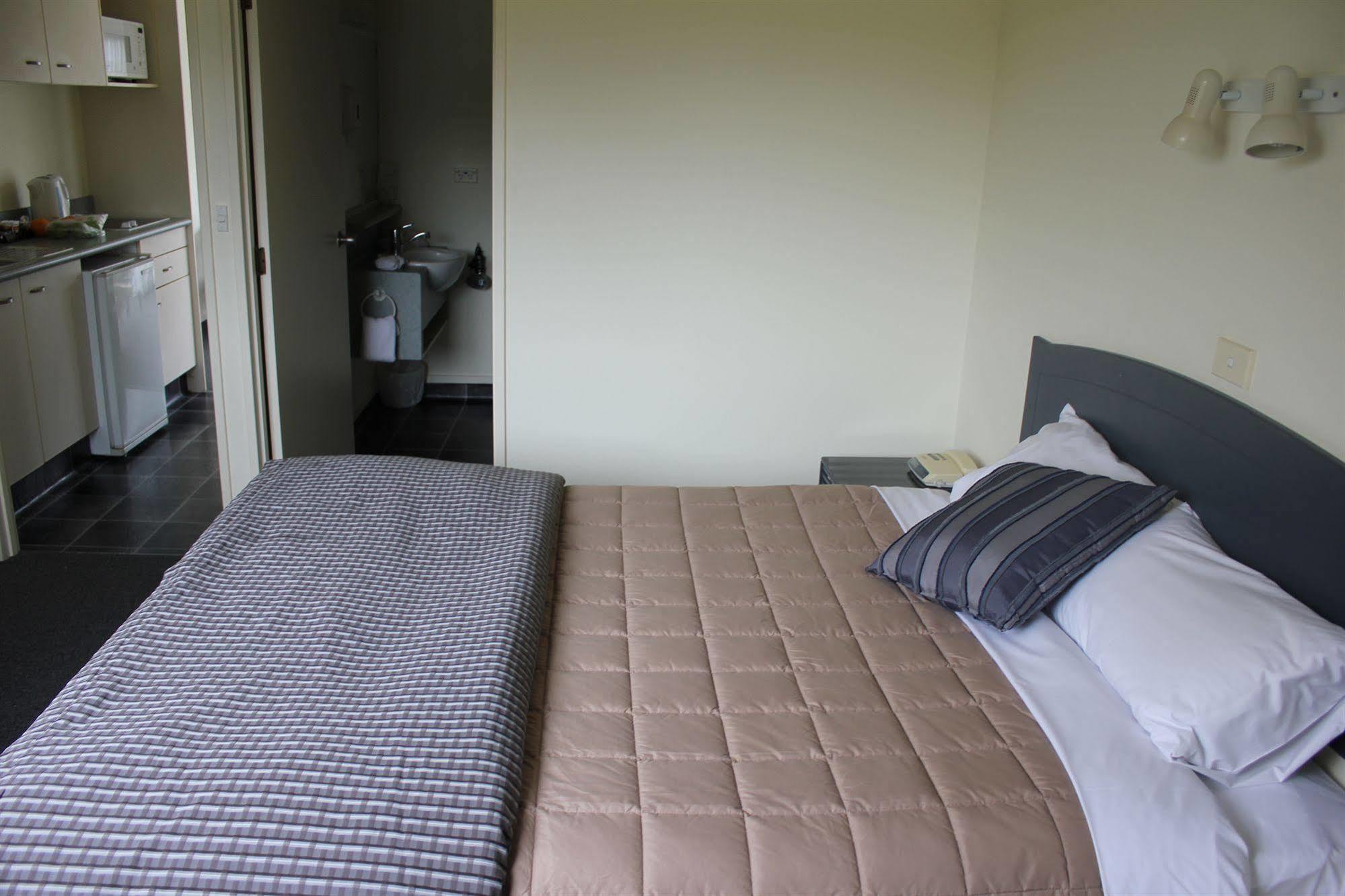 Baycourt Lakefront Motel Lago Lago Taupo Exterior foto