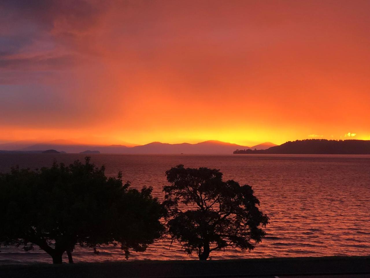 Baycourt Lakefront Motel Lago Lago Taupo Exterior foto